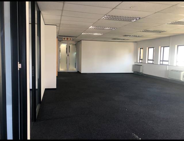 194M² OFFICE TO LET IN HYDE PARK